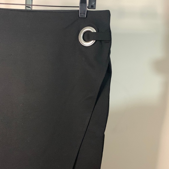 Topshop Black Pencil Skirt w/ Eyelet Womens Size: 8 - Picture 3 of 7